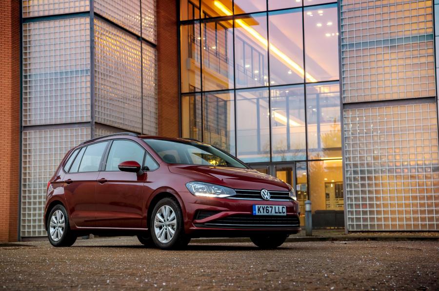  Volkswagen Golf SV SE 2018 года  (UK) (фото 2 из 28)